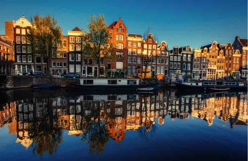 UK firms move to Netherlands